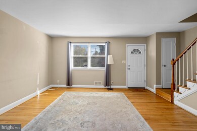 450 S Chapel Gate Ln, Baltimore, MD 21229 - photo 4