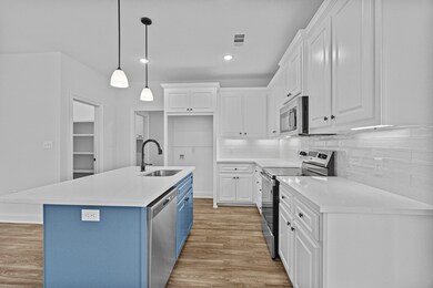 120 E Bartlett Way, Hattiesburg, MS 39402 - photo 6