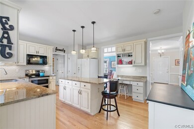 UPDATED, EAT-IN, ISLAND, DESK, DOUBLE PANTRY, DOUB