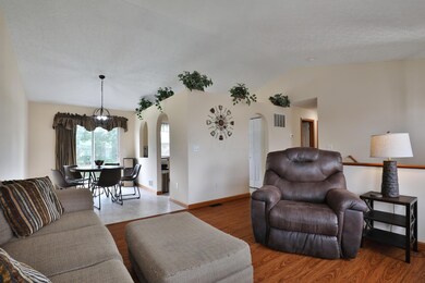 1322 Harpers Grove Ct, Columbus, OH 43223 - photo 7