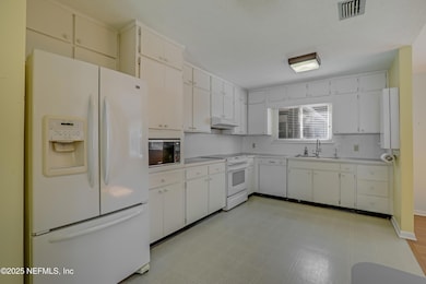 04 Kitchen