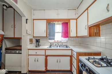 1135 Manor Ct, Anderson, IN 46016 - photo 7