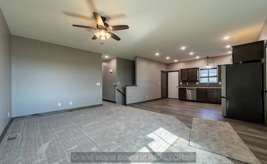 1038 Vandervoort Ave, Grand Island, NE 68801 - photo 3