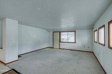 1902EThayerAve_0006