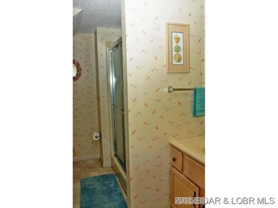 Guest room bath