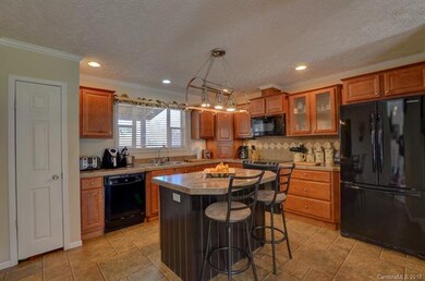 The kitchen has so many great features, such as an