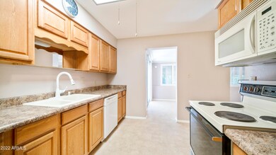 11809 N Hillcrest Dr-07