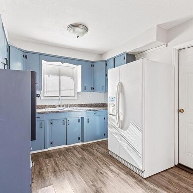 541 Cedar St, Central Point, OR 97502 - photo 4