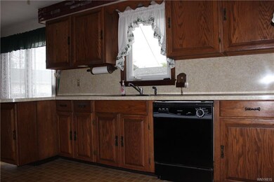 899 Pioneer Dr, North Tonawanda, NY 14120 - photo 6