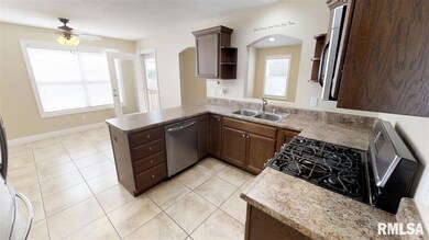 5130 N Division St, Davenport, IA 52806 - photo 3