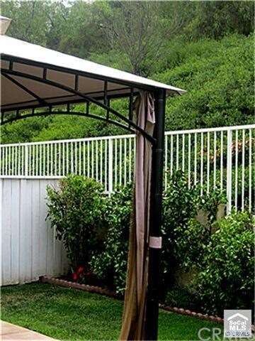 Lush vegetation and privacy