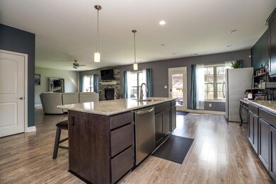 eat-in kitchen
