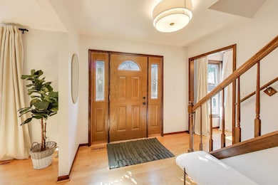 812 W Whiting Ln, Arlington Heights, IL 60004 - photo 2