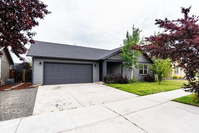 3151 SW Juniper Ave, Redmond, OR 97756 - photo 2