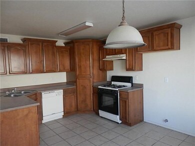 14225 Desert Cloud Dr, Horizon City, TX 79928 - photo 6