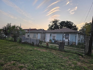 3928 Linder St, Houston, TX 77026 - photo 2