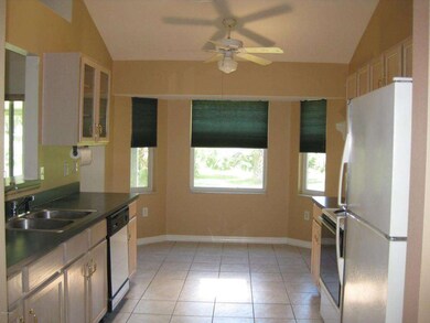 Kitchen to breakfast nook