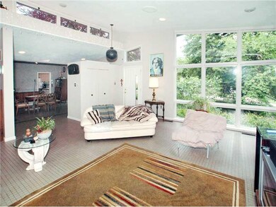 Entry/Foyer.