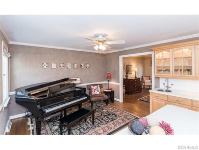 Casual Dining Area