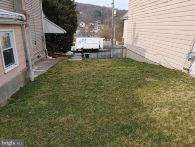 1736 Fairview St, Reading, PA 19606 - photo 2