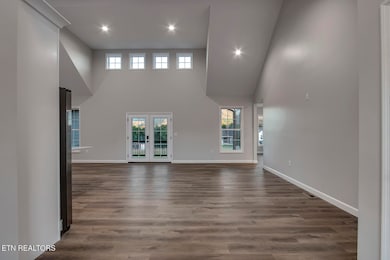 06_WaterstoneDrive_138_EntryView