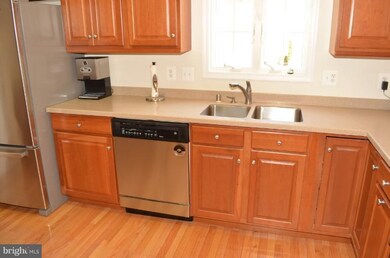 6818 Crofton Colony Ct, Crofton, MD 21114 - photo 4