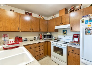 575 N Douglas Ln, Canby, OR 97013 - photo 7