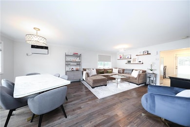 54 S Railroad Ave, Staten Island, NY 10305 - photo 4