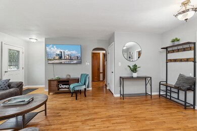 5 LIVING ROOM
