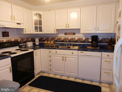 20705 Oriole Cir unit B, Hagerstown, MD 21742 - photo 3