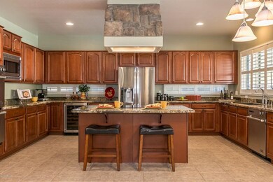 Lots of cabinets!