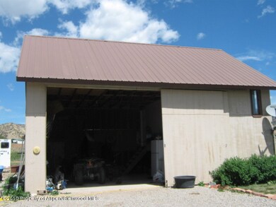 BARN/GARAGE