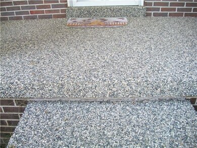pretty pea gravel on front porch and side walk