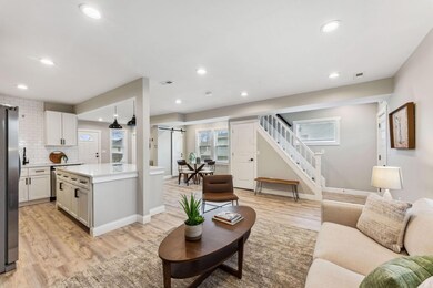 36-web-or-mls-240-n-oakley-ave