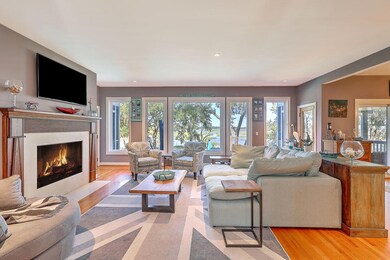 1310 Martins Point Road living area
