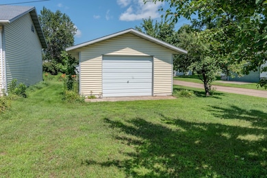 902 4th St NE, Little Falls, MN 56345 - photo 4