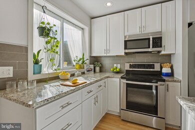 2060 Fernon St, Philadelphia, PA 19145 - photo 7