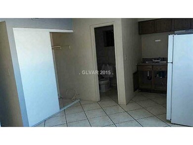 4389 Cy Cliffview Cir unit 1B, Las Vegas, NV 89121 - photo 2