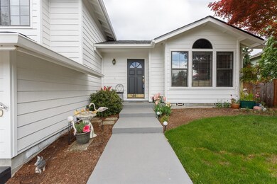 1530 NW Thompson Way, Grants Pass, OR 97526 - photo 2