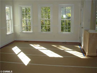 Breakfast Nook - Plenty of bright light in this su