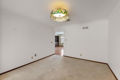 910 W Decorah Rd