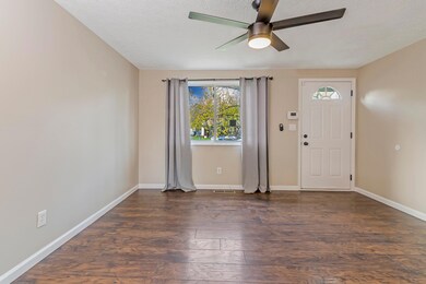 2137 Woodgate Ct, Columbus, OH 43229 - photo 3