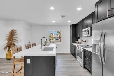1237 W Mesquite St-8