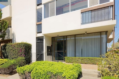 4099 Howe St unit 203, Oakland, CA 94611 - photo 4