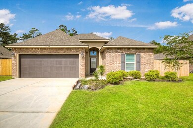 Inviting curb appeal!
