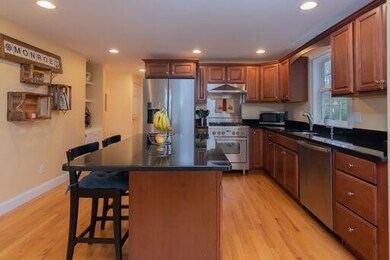 10 Edgewater kitchen2