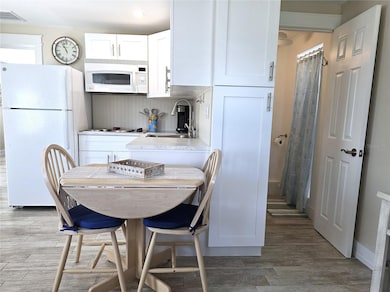 Kitchenleft 2nd full bath right