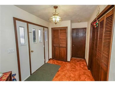 Entry/Foyer.