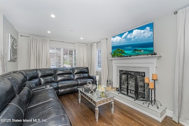 122 Clay Pit Rd, Staten Island, NY 10309 - photo 3