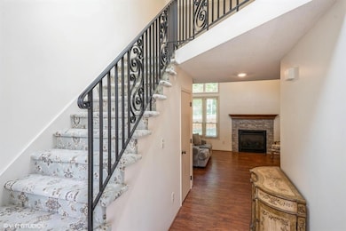 8008 Cobblestone Rd, Urbandale, IA 50322 - photo 3